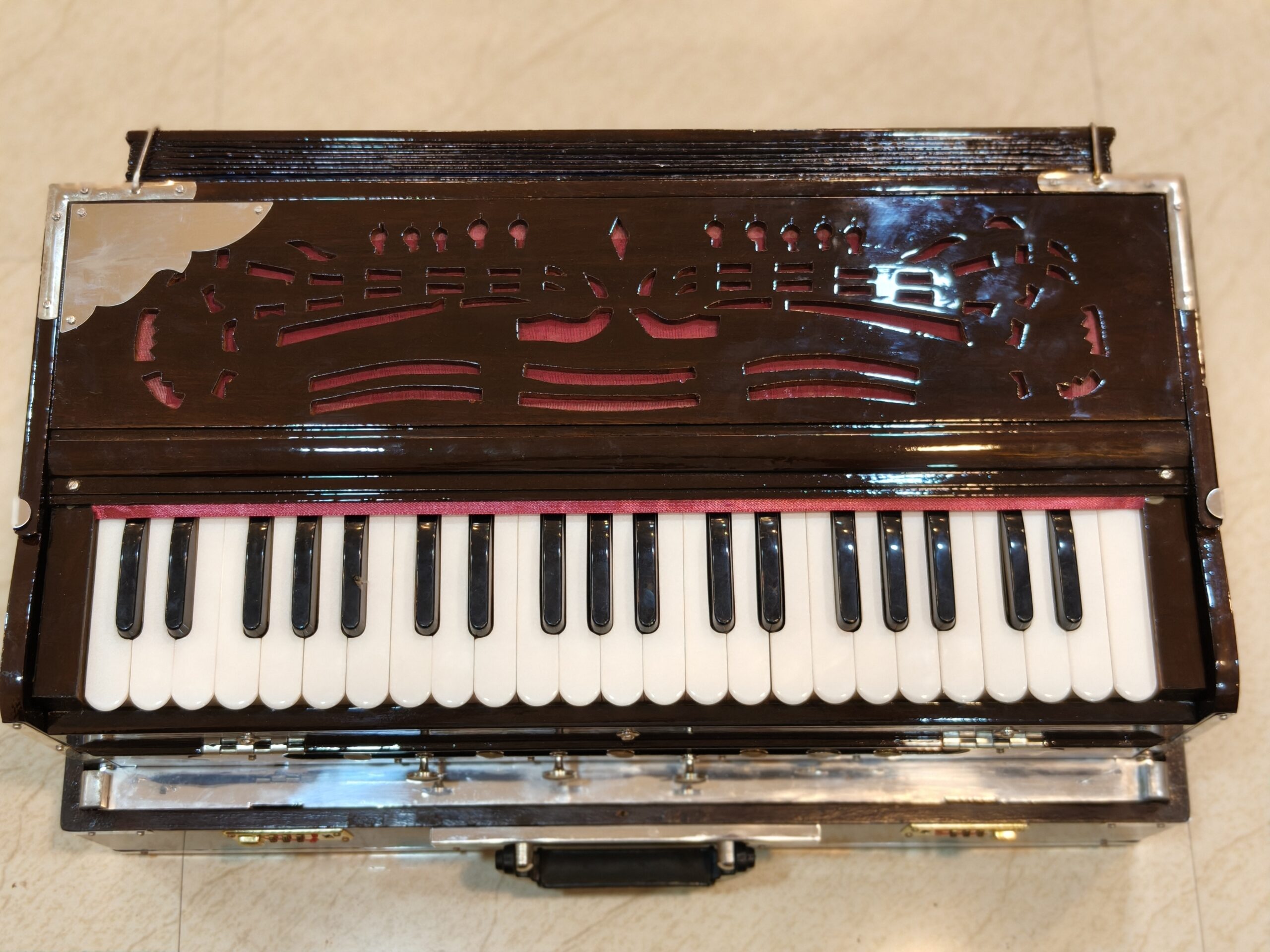 oplus_2162704 Rasa Veena Harmonium | 3.5 Octave | 2 Liner Box Harmonium - Image 8